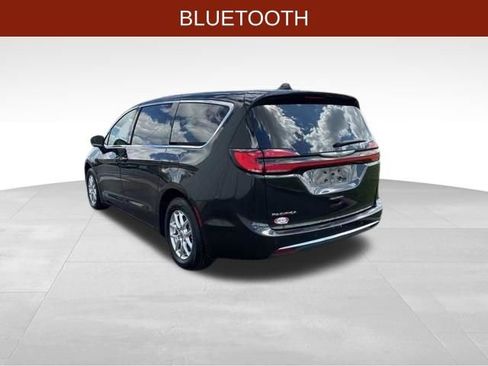Used 2023 Chrysler Pacifica Touring-L FWD image 5