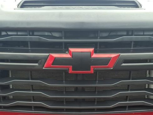 Used 2024 Chevrolet Silverado 2500 LT AWD/4WD image 11
