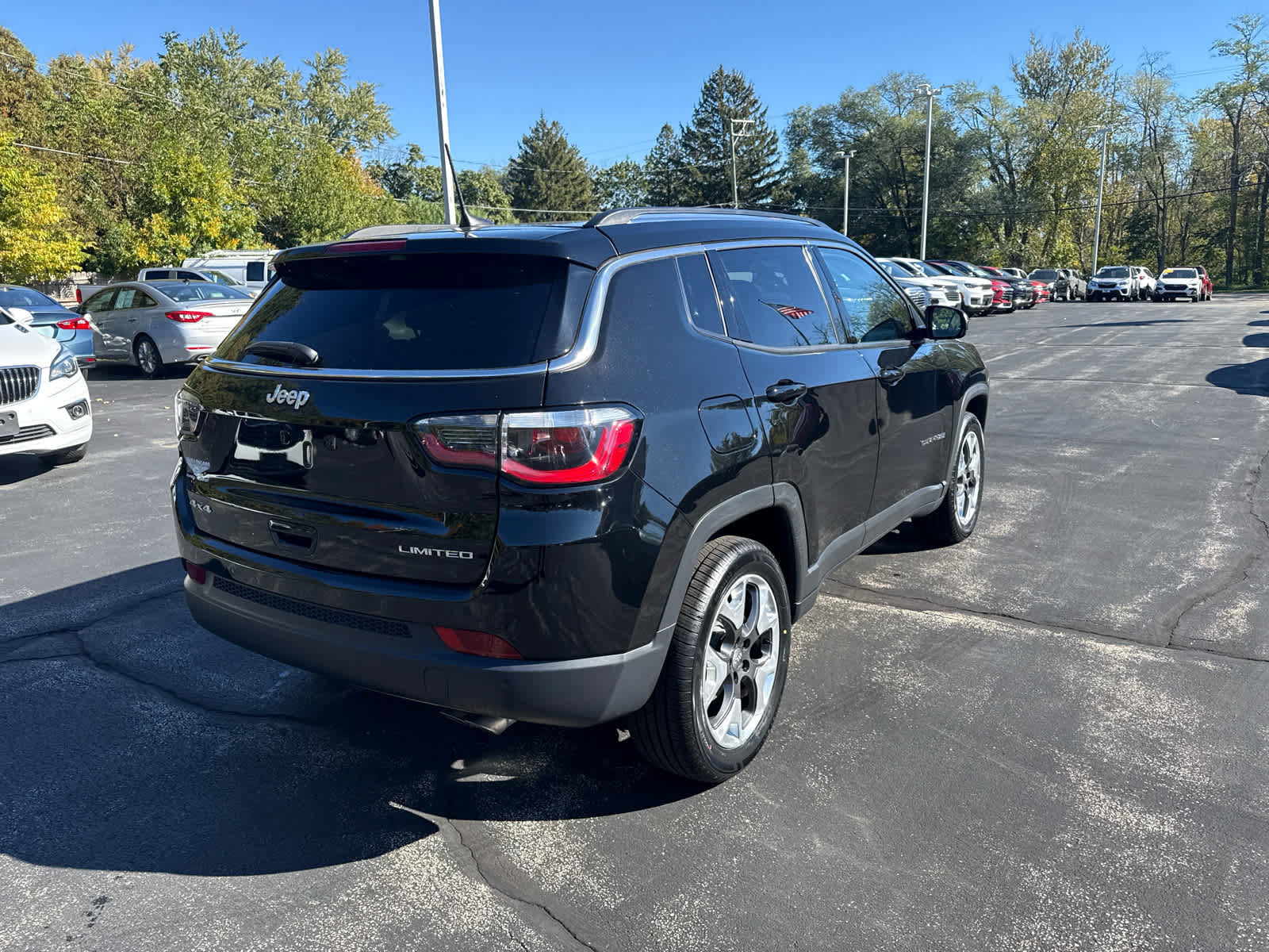 Used 2018 Jeep Compass Limited AWD/4WD image 3