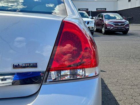 Used 2011 Chevrolet Impala LS FWD image 16