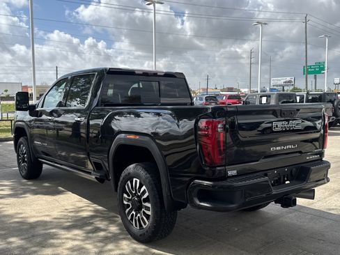 Used 2025 GMC Sierra 2500 Denali Ultimate image 10