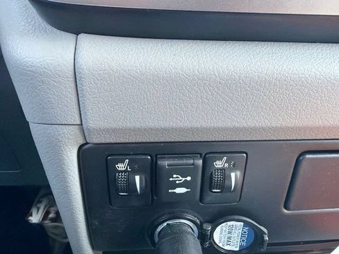 Used 2020 Toyota Sienna XLE Premium FWD image 23
