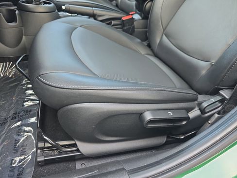 Used 2022 MINI Cooper 4-Door Hardtop image 34