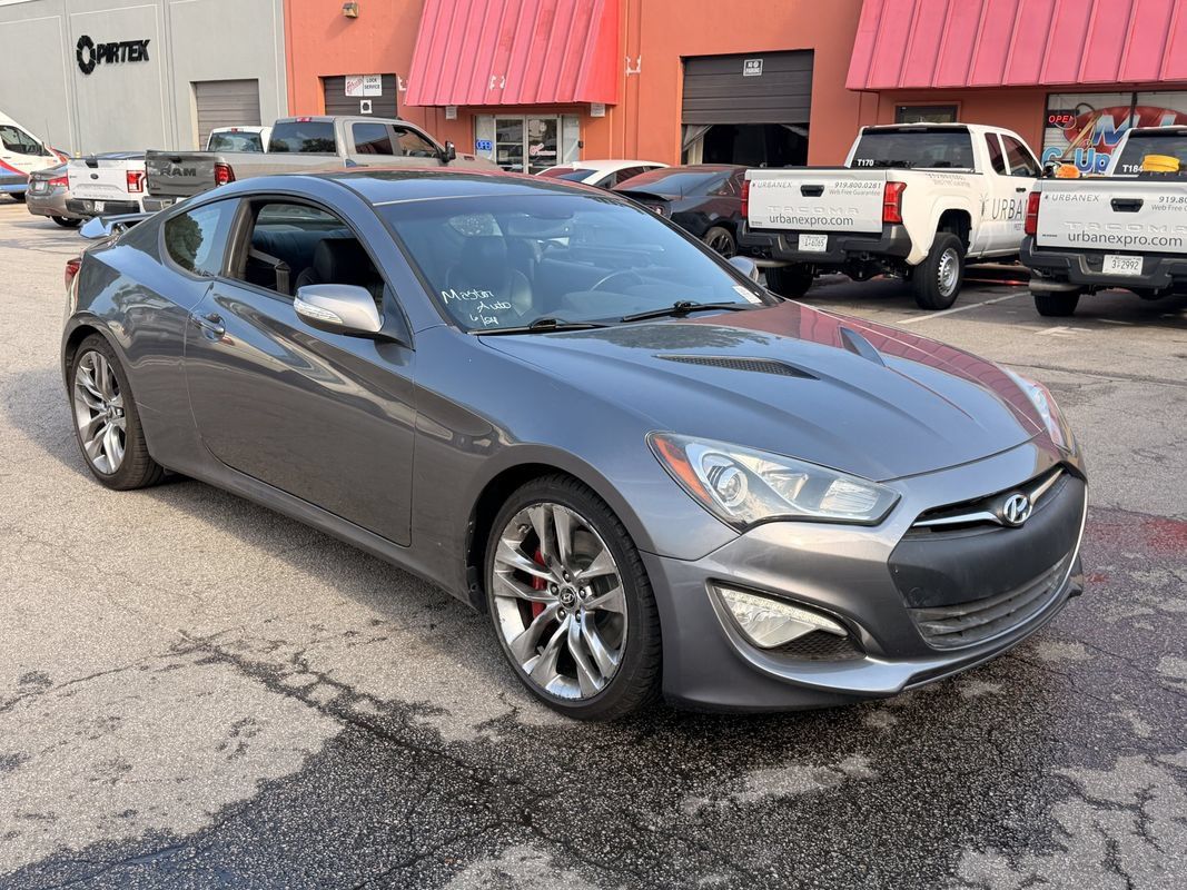Used 2015 Hyundai Genesis 3.8 RWD image 2