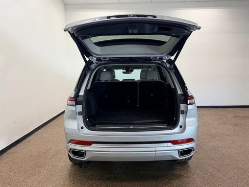 Used 2023 Jeep Grand Cherokee Summit w/ Luxury Tech Group V AWD/4WD image 4
