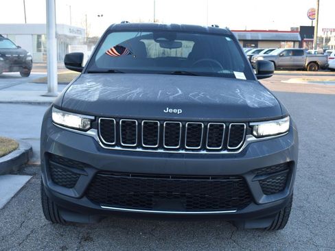 Used 2024 Jeep Grand Cherokee Laredo w/ Trailer Tow Package RWD image 16