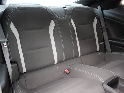 Used 2018 Chevrolet Camaro LT RWD image 10