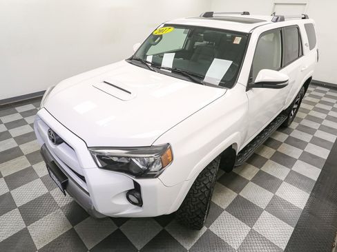 Used 2017 Toyota 4Runner TRD Off-Road Premium image 5