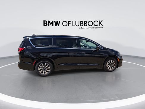 Used 2024 Chrysler Pacifica Limited FWD image 9
