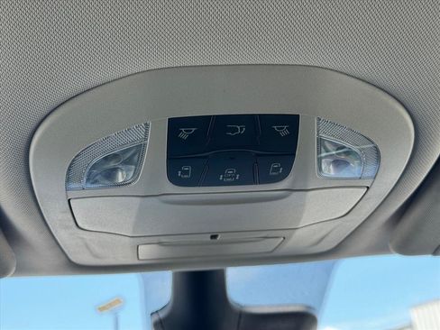 Used 2024 Chrysler Pacifica Touring-L FWD image 19