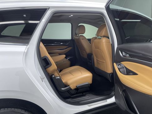 Used 2018 Buick Enclave Essence image 21