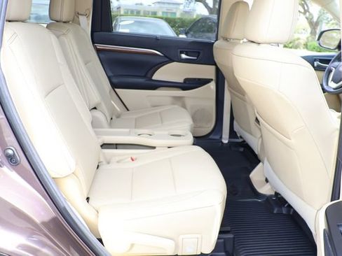 Used 2019 Toyota Highlander Limited image 20