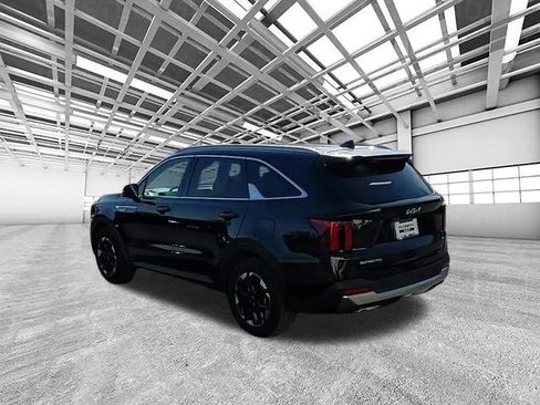 Certified 2025 Kia Sorento S image 5
