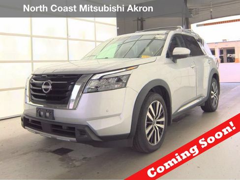 Used 2024 Nissan Pathfinder Platinum w/ Cargo Package AWD/4WD image 1