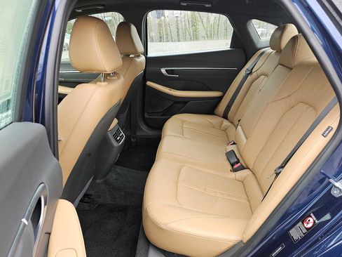 Used 2021 Hyundai Sonata Limited w/ Winter Weather Package image 16