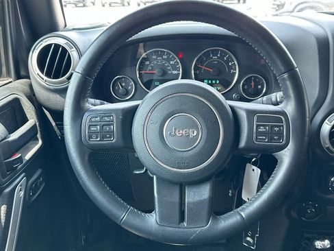 Used 2017 Jeep Wrangler Unlimited Rubicon w/ Connectivity Group AWD/4WD image 18