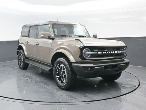 New 2025 Ford Bronco Outer Banks image 2