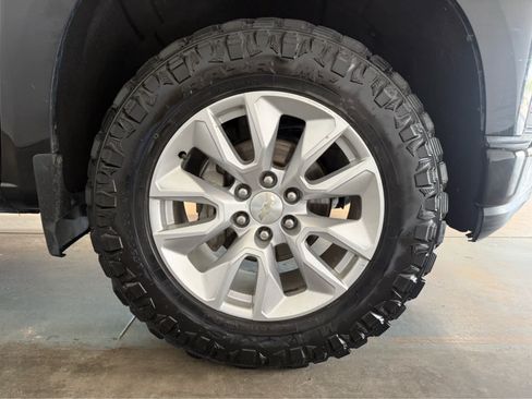 Used 2019 Chevrolet Silverado 1500 Custom w/ Custom Value Package AWD/4WD image 11