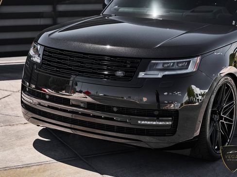 Used 2025 Land Rover Range Rover SE AWD/4WD image 6