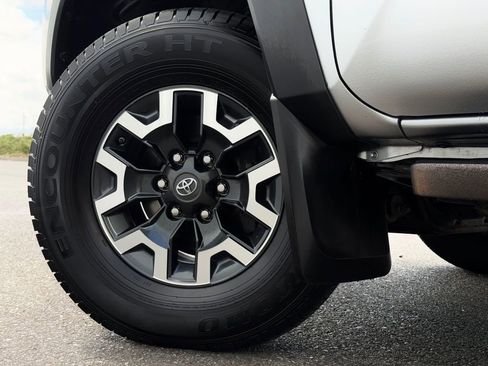 Certified 2023 Toyota Tacoma TRD Off-Road AWD/4WD image 24