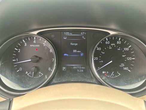 Used 2015 Nissan Rogue SV w/ SV Premium Package image 16