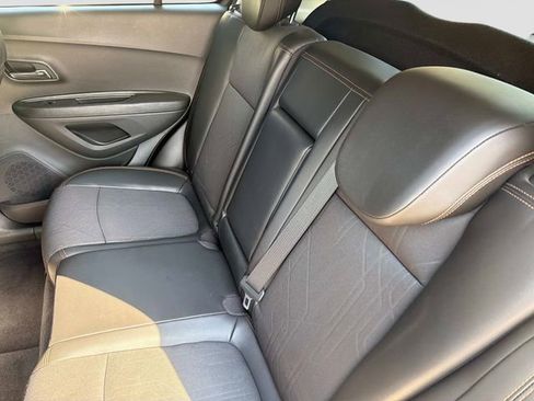 Used 2019 Chevrolet Trax LT w/ LT Convenience Package FWD image 14