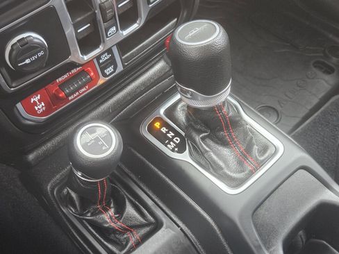 Used 2023 Jeep Gladiator Rubicon w/ LED Lighting Group AWD/4WD image 22