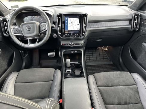 Used 2021 Volvo XC40 T5 R-Design w/ Climate Package image 2