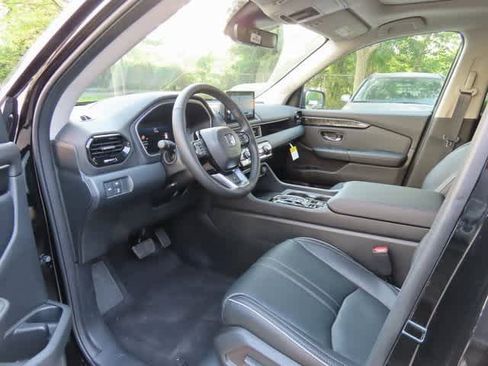 New 2025 Honda Pilot Elite image 2