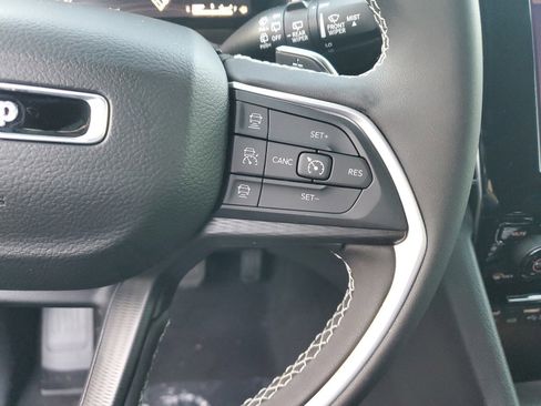 New 2025 Jeep Grand Cherokee L Laredo image 11