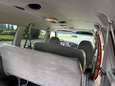 Used 2006 Ford E-350 and Econoline 350 XLT RWD image 24