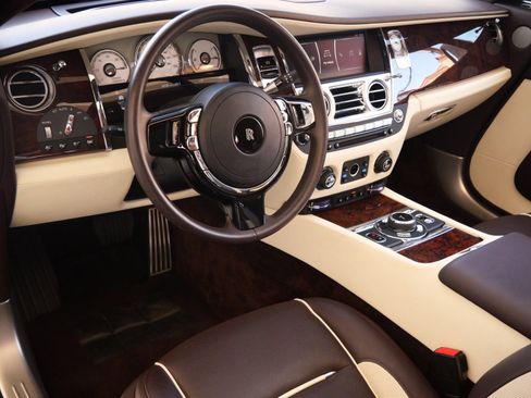 Used 2018 Rolls-Royce Dawn image 17