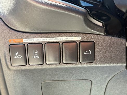 Used 2020 Mitsubishi Outlander FWD image 29