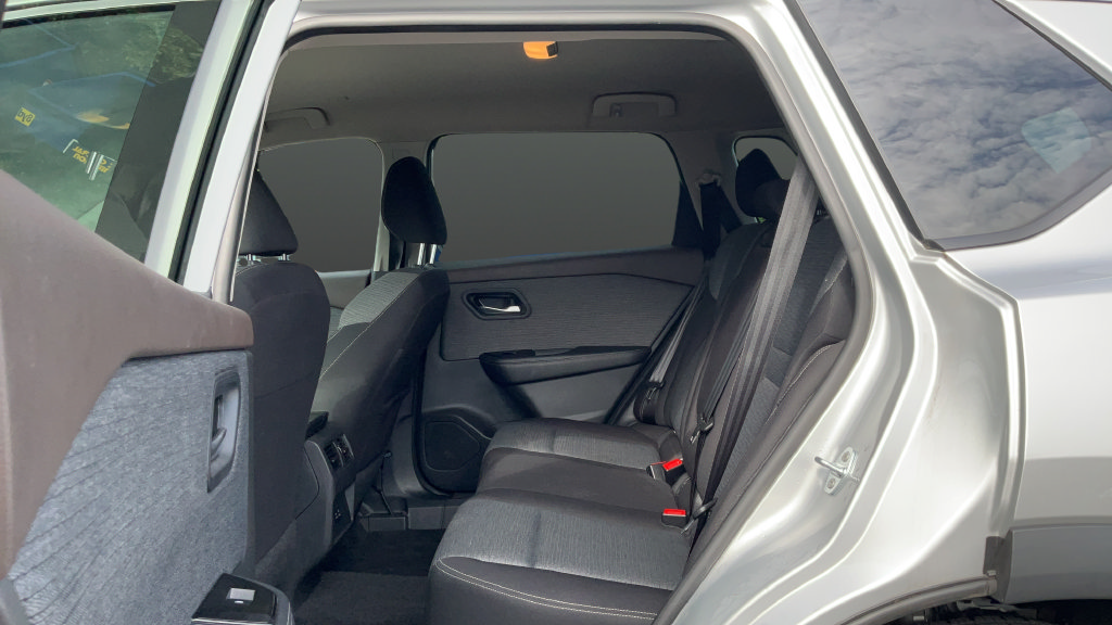 Used 2023 Nissan Rogue SV AWD/4WD image 19
