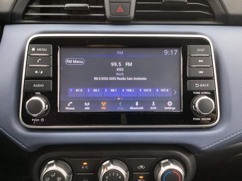 Used 2023 Nissan Versa SV image 5