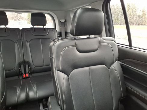 Used 2021 Jeep Grand Cherokee L Limited w/ Luxury Tech Group II image 15