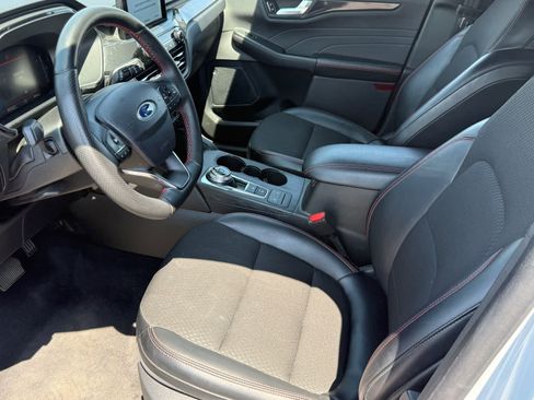 Used 2025 Ford Escape ST-Line Select AWD/4WD image 17
