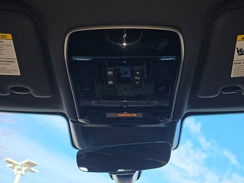 Certified 2025 Land Rover Range Rover SE image 21