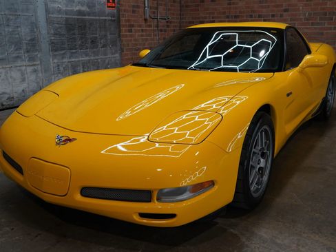 Used 2002 Chevrolet Corvette Z06 w/ Memory Pkg image 19