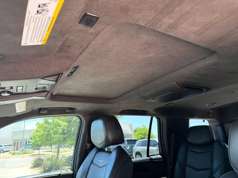 Used 2020 Cadillac Escalade Platinum AWD/4WD image 29