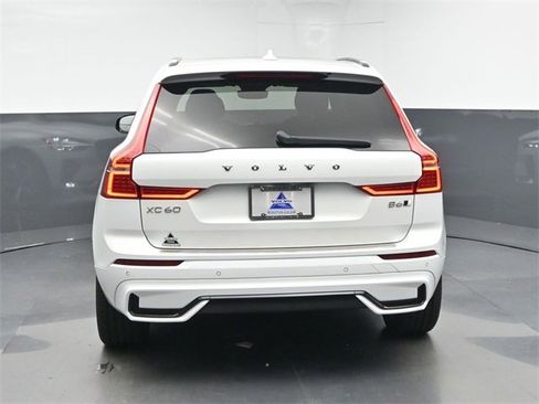 Used 2022 Volvo XC60 B6 R-Design w/ Protection Package Premier image 7