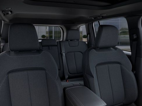 New 2025 Jeep Grand Cherokee Laredo X w/ Luxury Tech Group I AWD/4WD image 29