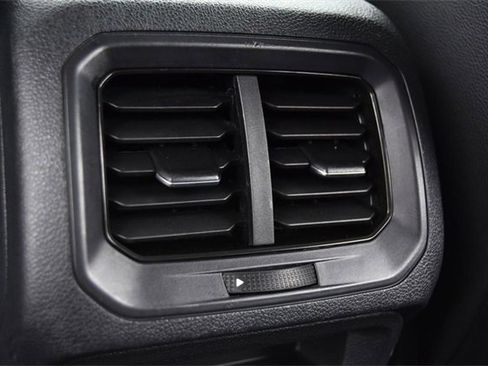 Certified 2022 Volkswagen Tiguan SE image 21