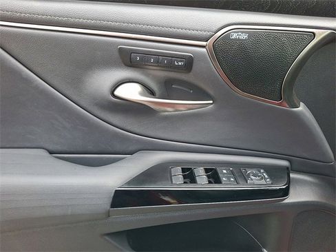 Used 2022 Lexus ES 300h Ultra Luxury w/ Accessory Package 2 image 12