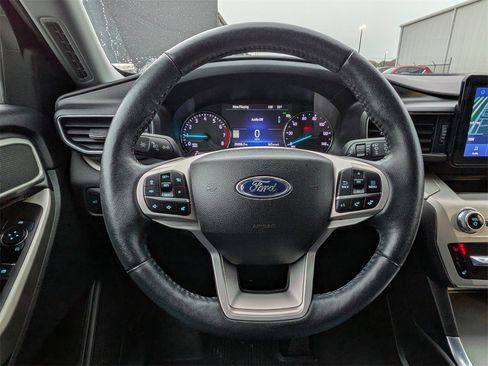 Used 2022 Ford Explorer XLT w/ Equipment Group 202A image 15