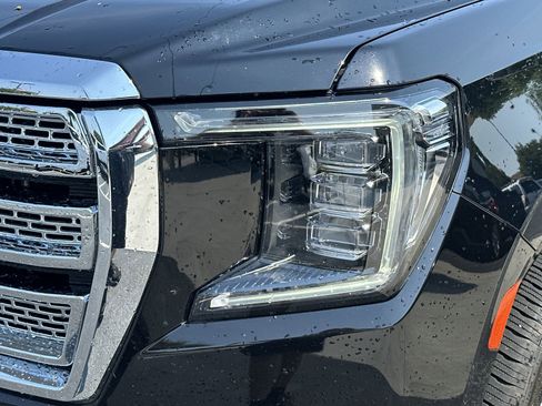 Used 2023 GMC Yukon SLT AWD/4WD image 11