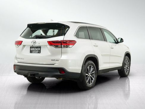 Used 2019 Toyota Highlander XLE AWD/4WD image 5