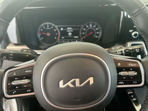 Certified 2023 Kia Sorento S FWD image 12
