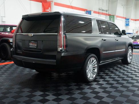 Used 2016 Cadillac Escalade ESV Platinum AWD/4WD image 8