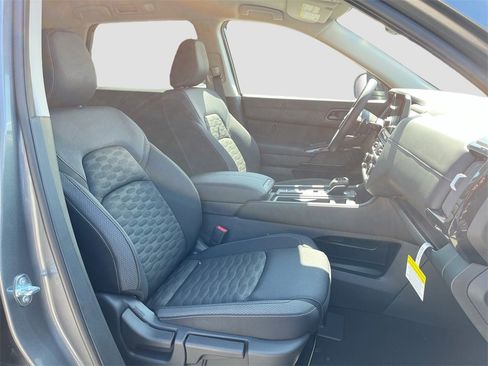 Certified 2025 Nissan Pathfinder S image 26